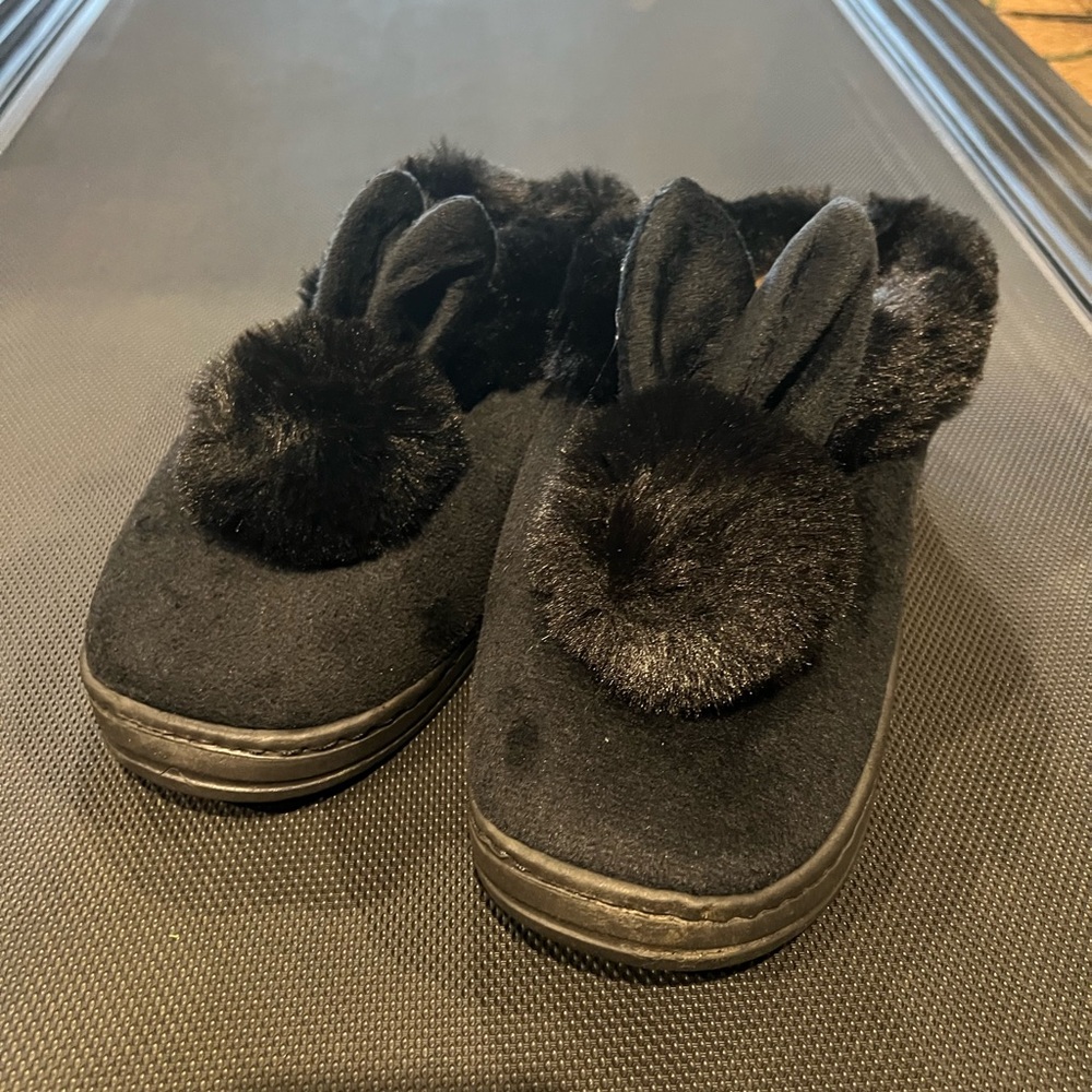 Brand New Bunny Slippers, size 8/9, Blk
